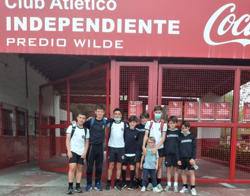 Jugadores de Estudiantes se probaron en Independiente